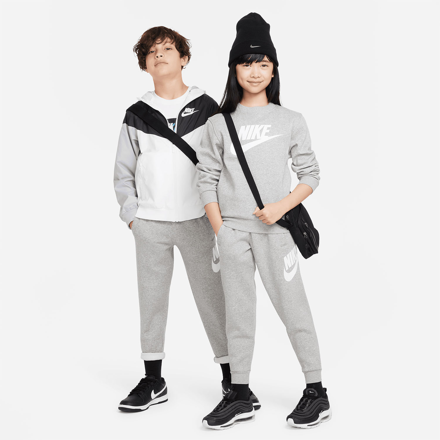 Nike Club Logo Pantalones Niños - Dark Grey Heather/Base Grey/White