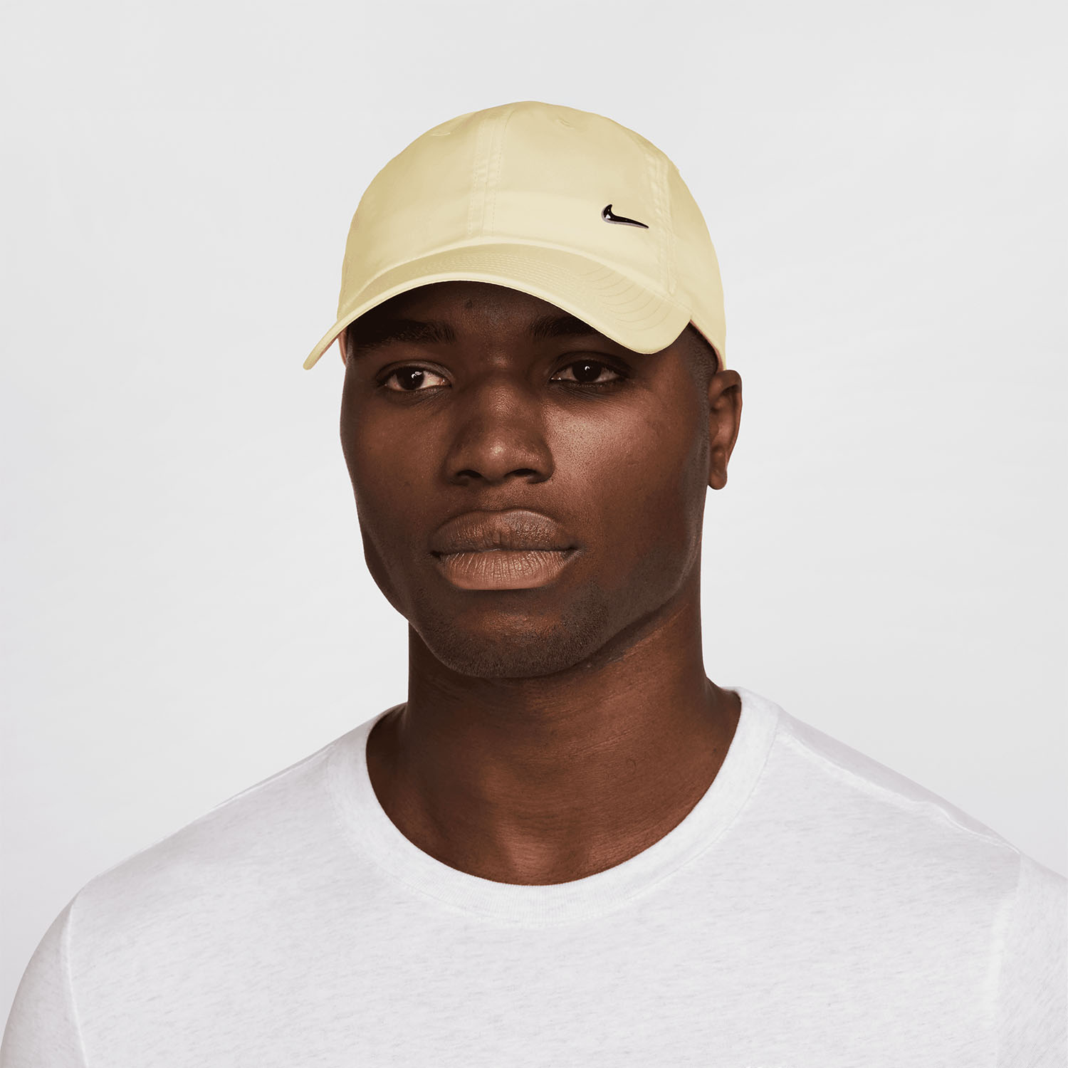 Nike Dri-FIT Club Cappello - Coconut Milk/Metallic Black