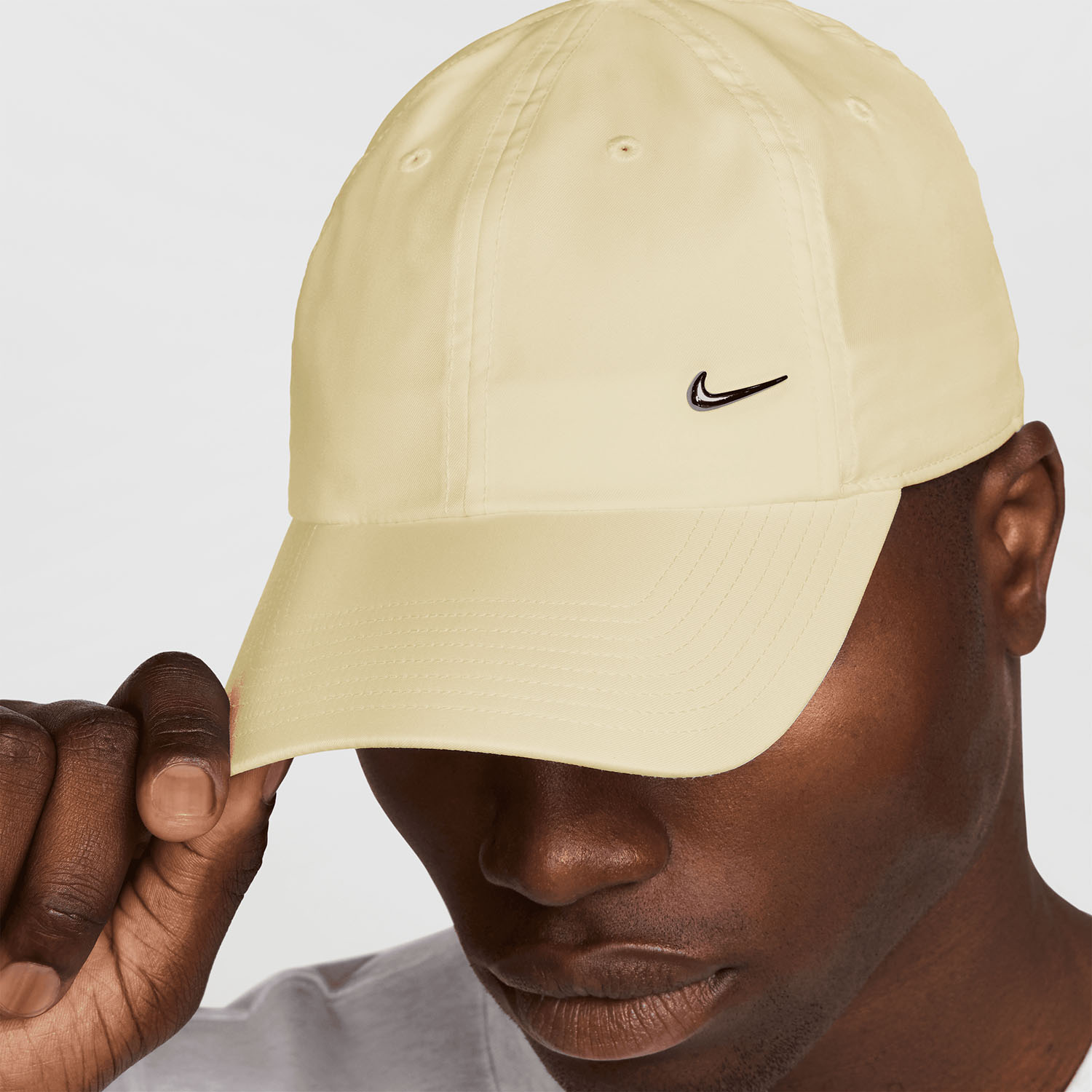 Nike Dri-FIT Club Cappello - Coconut Milk/Metallic Black