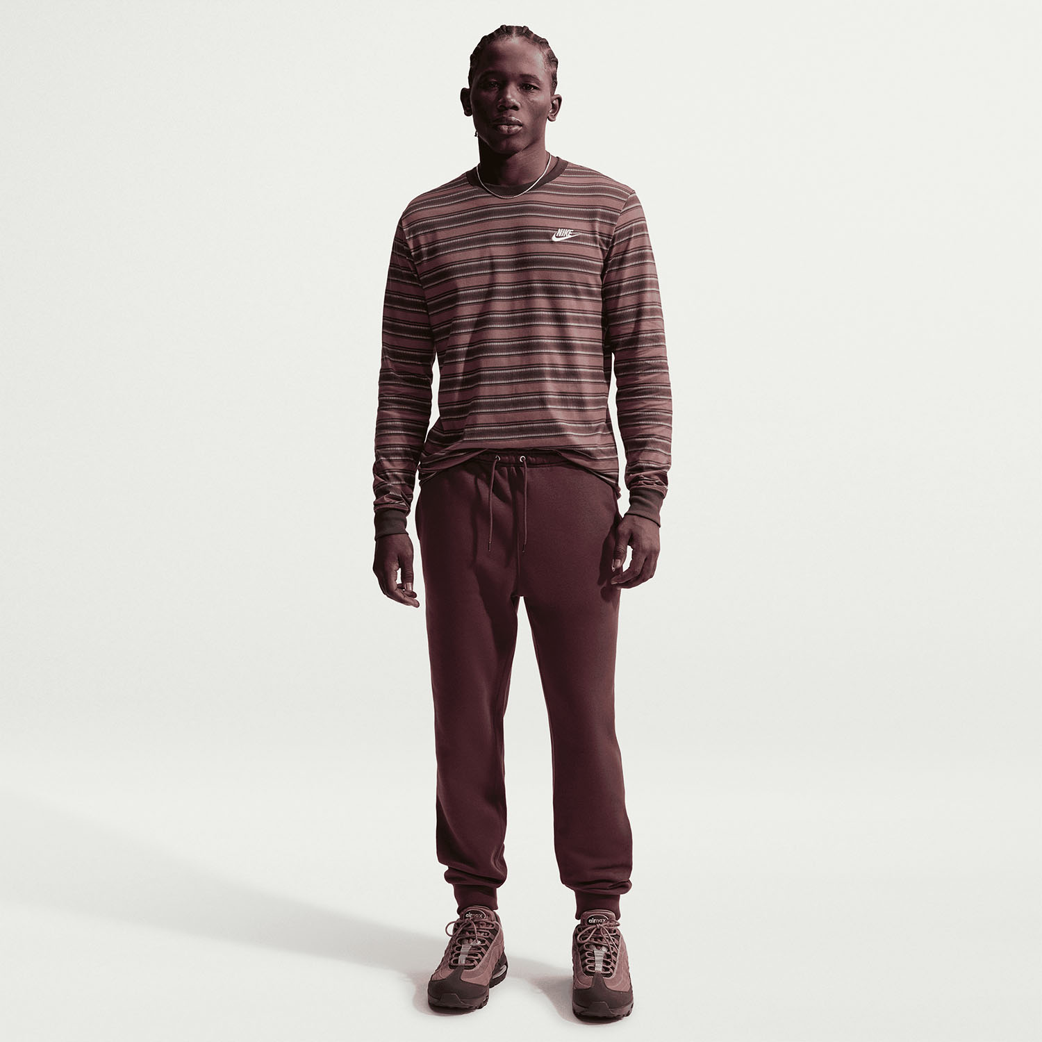 Nike Club Pantaloni - Burgundy Crush/Metallic Gold