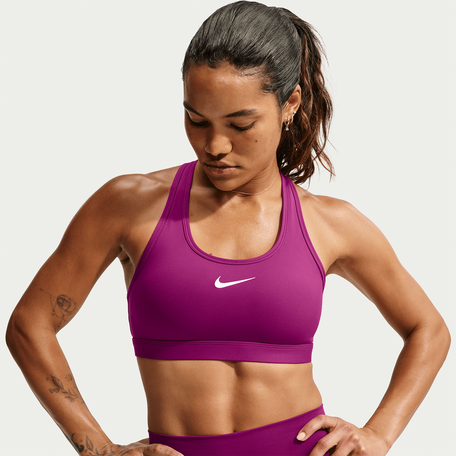 Nike Swoosh Dri-FIT Sujetador Deportivo - True Berry/White