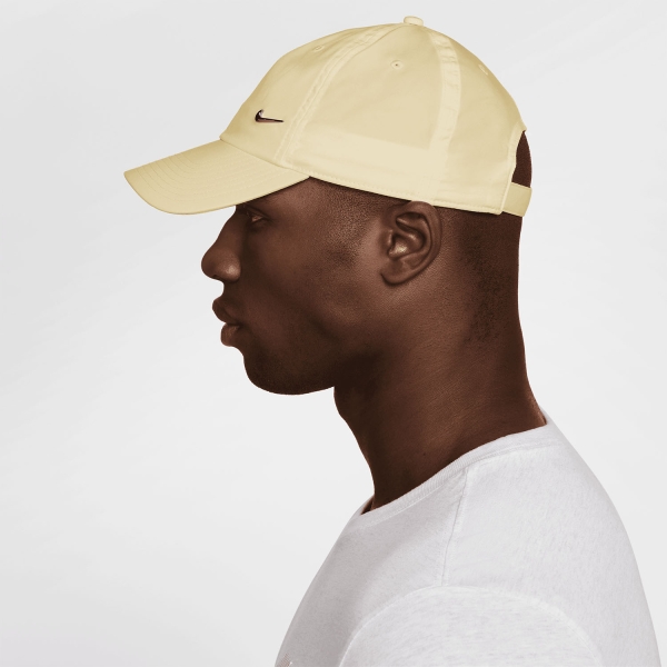Nike Dri-FIT Club Cappello - Coconut Milk/Metallic Black
