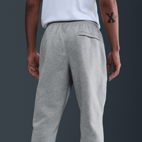 Nike Club Fleece Pantaloni - Dark Grey Heather/Light Smoke Grey/White