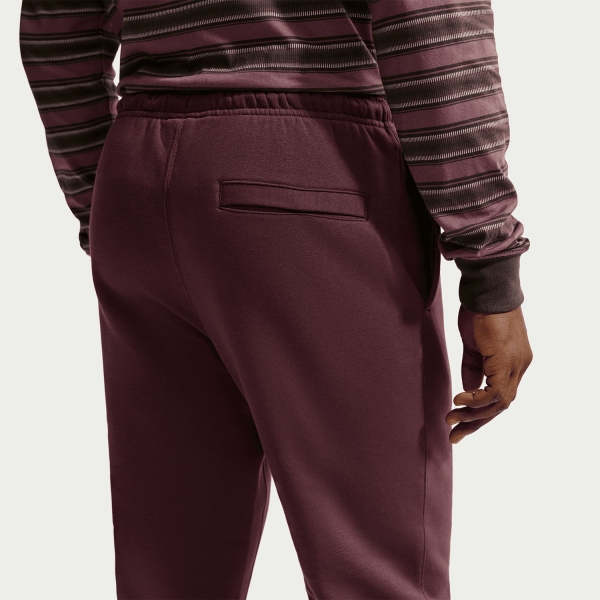 Nike Club Pantaloni - Burgundy Crush/Metallic Gold